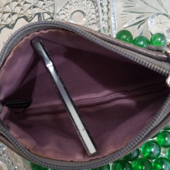 Coach authentic signature C wristlet - Picture 6 of 8